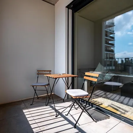 Modern & Minimalistic - Garage & Balcony דירה ברטיסלאבה