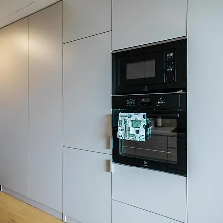 דירה Modern & Minimalistic - Garage & Balcony