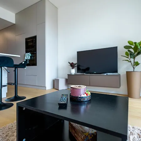 Modern & Minimalistic - Garage & Balcony * ブラチスラヴァ