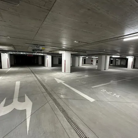 Modern & Minimalistic - Garage & Balcony ブラチスラヴァ