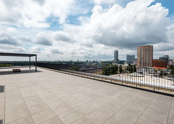 Modern & Minimalistic - Garage & Balcony Апартаменти *