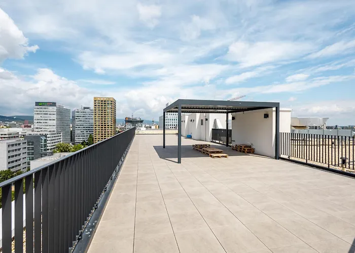 דירה Modern & Minimalistic - Garage & Balcony