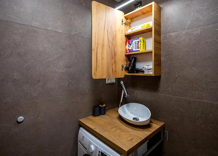 Modern & Minimalistic - Garage & Balcony * ブラチスラヴァ