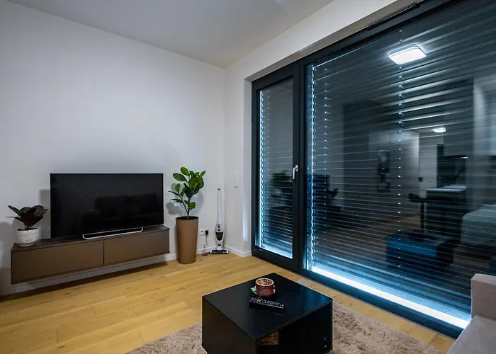 Modern & Minimalistic - Garage & Balcony * ブラチスラヴァ