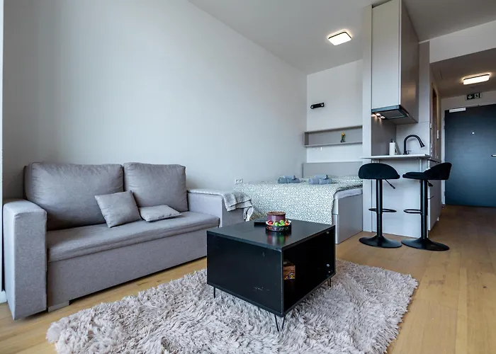 דירה Modern & Minimalistic - Garage & Balcony *