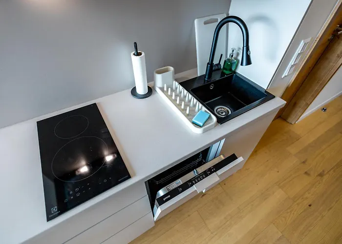 アパート Modern & Minimalistic - Garage & Balcony