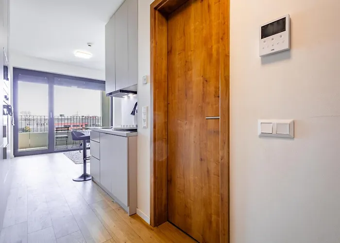 Apartman Modern & Minimalistic - Garage & Balcony