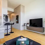 Apartamento Modern & Minimalistic - Garage & Balcony *