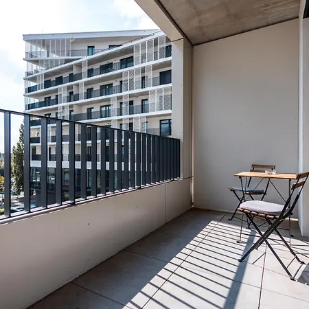 Modern & Minimalistic - Garage & Balcony Lägenhet Bratislava