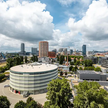 Apartmán Modern & Minimalistic - Garage & Balcony *