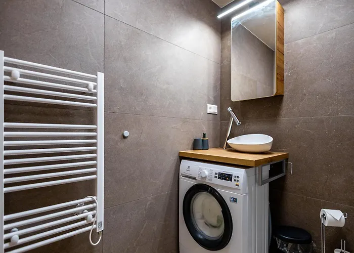 Modern & Minimalistic - Garage & Balcony Apartmán *