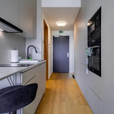 Apartmán Modern & Minimalistic - Garage & Balcony *